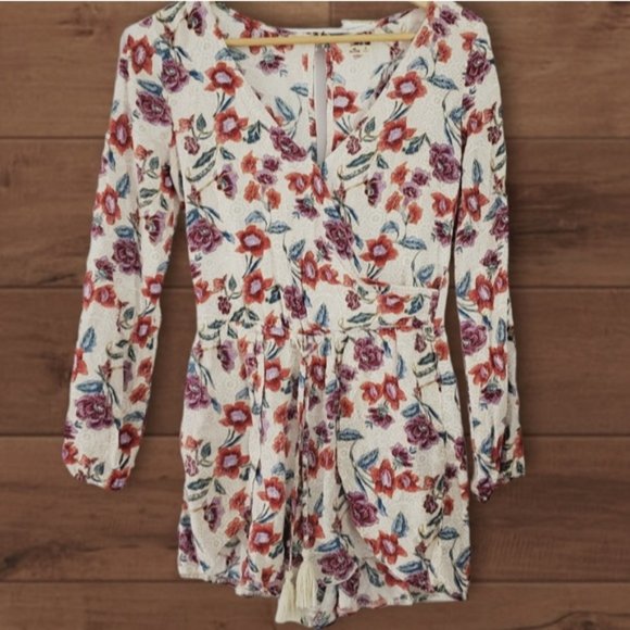 Hollister Vintage style Boho Keyhole Cross Over Surplice Romper - Picture 6 of 16